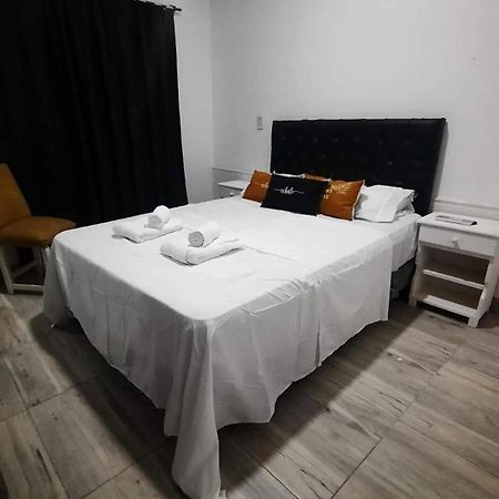 לינה וארוחת בוקר Termas de Río Hondo Solano House מראה חיצוני תמונה